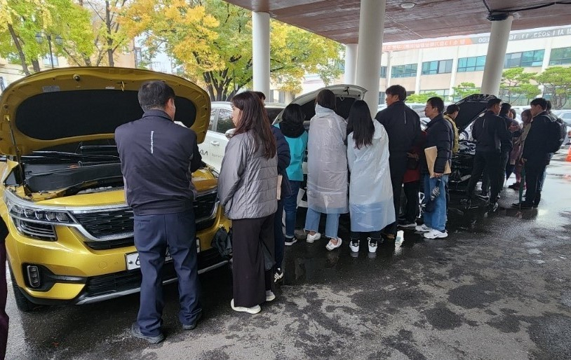 서울 동작구는 운전자의 안전한 자동차 관리를 돕고자 구청에서 자동차 정비교실을 운영한다고 22일 밝혔다.[동작구 제공]