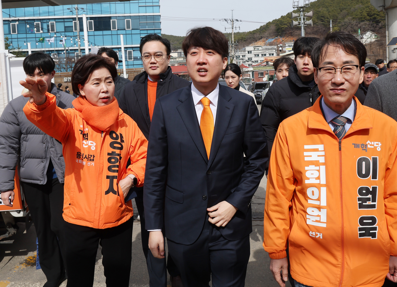 왼쪽부터 개혁신당 양향자 원내대표, 이준석 대표, 이원욱 후보. [연합]