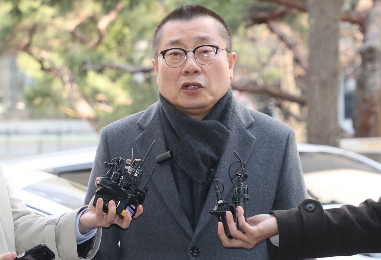 박명하 대한의사협회 비상대책위원회 조직강화위원장이 22일 오전 의료법 위반 등 혐의 관련 조사를 받기 위해 서울경찰청 공공범죄수사대로 들어서며 입장을 밝히고 있다. [연합]