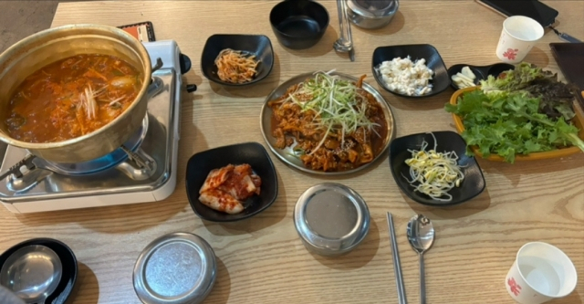 작성자 A씨가 남긴 해당 식당 음식 사진. [온라인 커뮤니티]