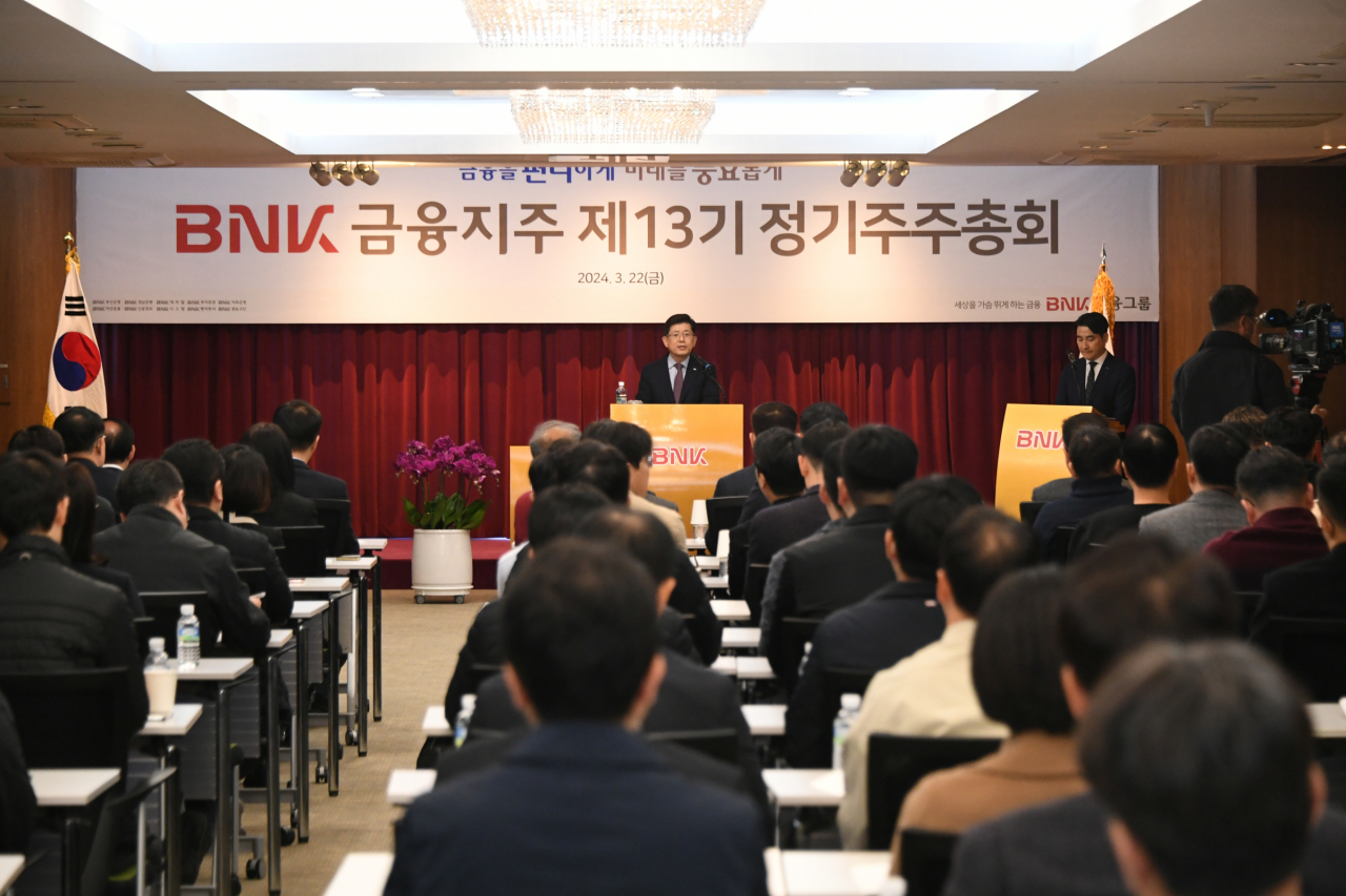 22일 오전 부산 남구 문현동 부산은행 본점에서 열린 제13기 정기주주총회에서 빈대인 BNK금융그룹 회장이 발언하고 있다.[BNK금융그룹 제공]