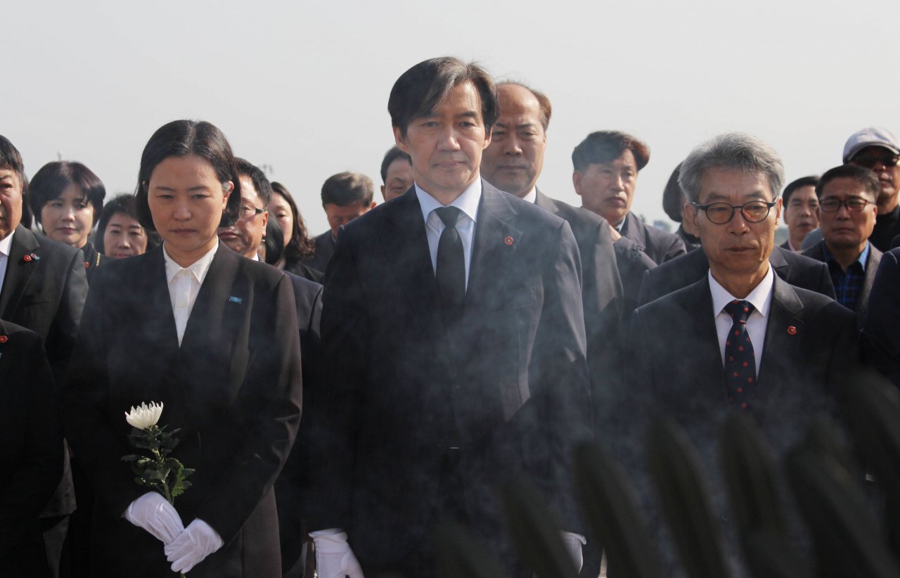 조국 조국혁신당 대표가 23일 오전 제주시 봉개동 4·3 평화공원을 찾아 희생자들의 넋을 기리고 있다. [연합]