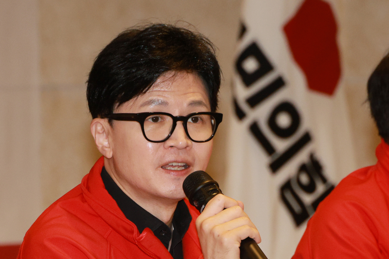 국민의힘 한동훈 비상대책위원장 겸 총괄 선거대책위원장이 25일 서울 성동구 한양대학교 동문회관에서 열린 서울 현장 중앙선거대책위원회의에 참석해 발언하고 있다. [연합]