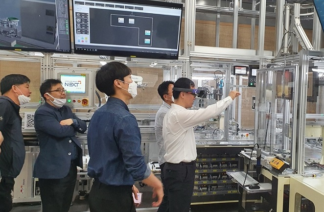 중소벤처기업진흥공단 호남연수원에서 중소기업 재직자들이 'VR활용 산업용 로봇제어 및 통신실무 과정'을 수강하고 있다. [중진공 제공]