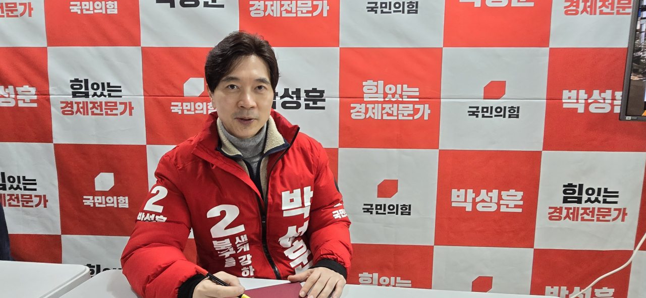 박성훈 국민의힘 부산 북구을 후보가 지난 23일 부산 북구에 위치한 선거사무소에서 헤럴드경제와 인터뷰를 하고 있다. 박상현 기자