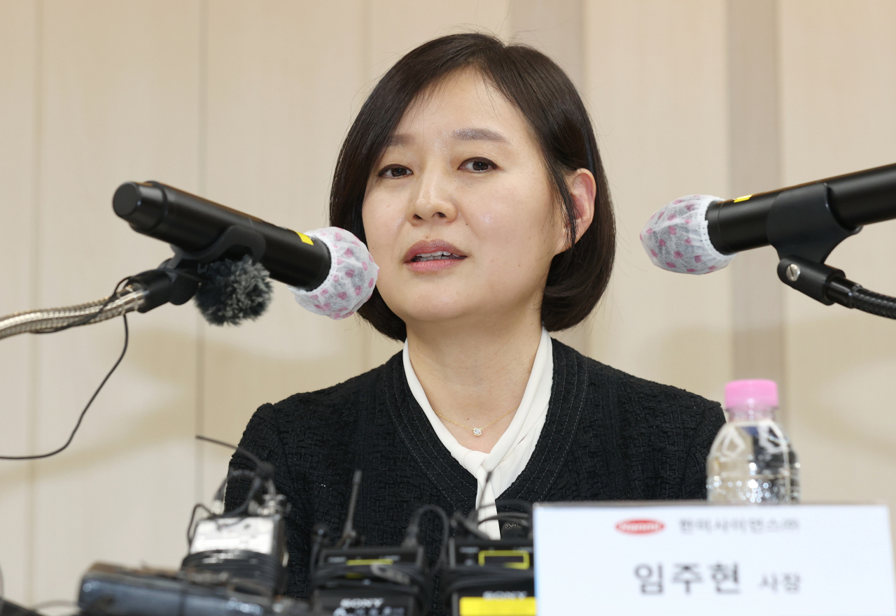 임주현 한미사이언스 사장이 최근 서울 송파구 사옥에서 열린 OCI그룹 통합 관련 기자회견에서 질문에 답하고 있다. [연합]