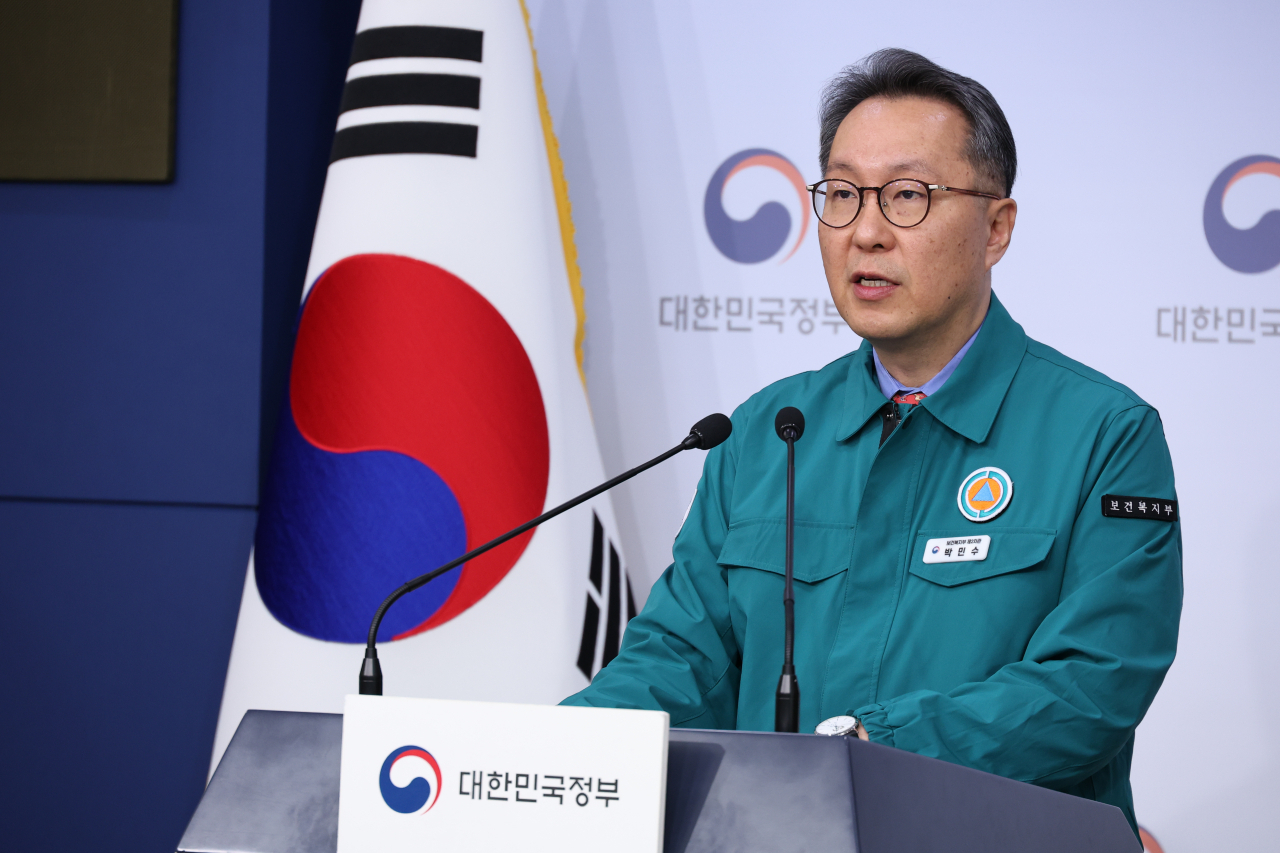 박민수 보건복지부 2차관이 26일 오전 서울 종로구 정부서울청사 별관에서 의사 집단행동 관련 중앙사고수습본부 브리핑을 하고 있다.[연합]