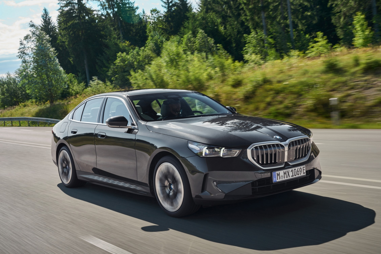 The new 2024 BMW 530e plug-in hybrid sedan (BMW Korea)