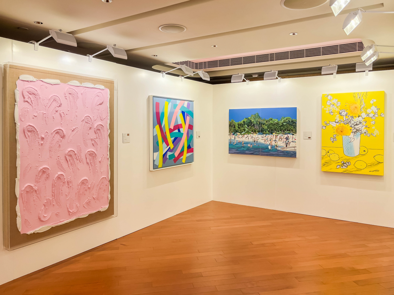 An installation view of “Contemporary Art Sale” preview in Hong Kong at Grand Hyatt Hong Kong running through Thursday (Seoul Auction)