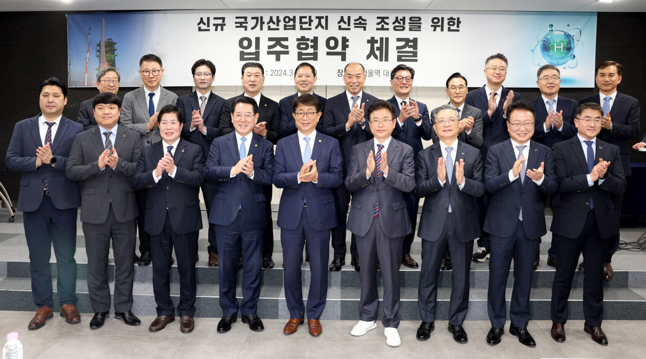 신규 국가산업단지 신속 조성을 위한 입주협약 체결식 모습.[경북도 제공]