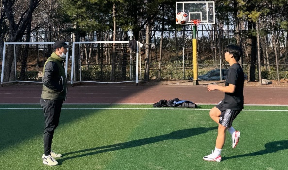 ‘축구 레전드’ 안정환, 아들에 1대1 레슨…이혜원 “보기 좋네”