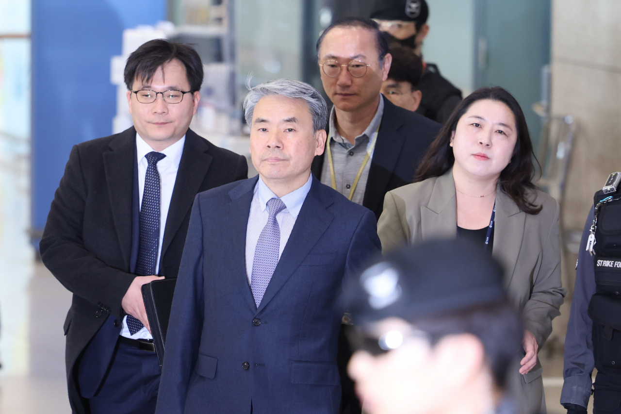 해병대 채모 상병 순직 사건 외압 의혹으로 수사받는 이종섭 주호주 대사가 지난 21일 인천 영종도 인천국제공항 제1터미널을 통해 귀국하던 모습. [연합]