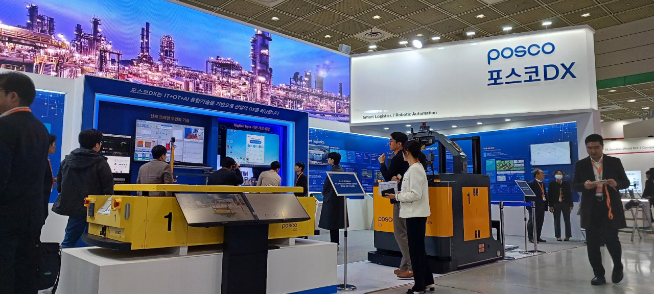 서울 삼성동 코엑스에서 개막한 ‘스마트공장·자동화산업전 2024’의 포스코DX 전시관. [포스코DX 제공]