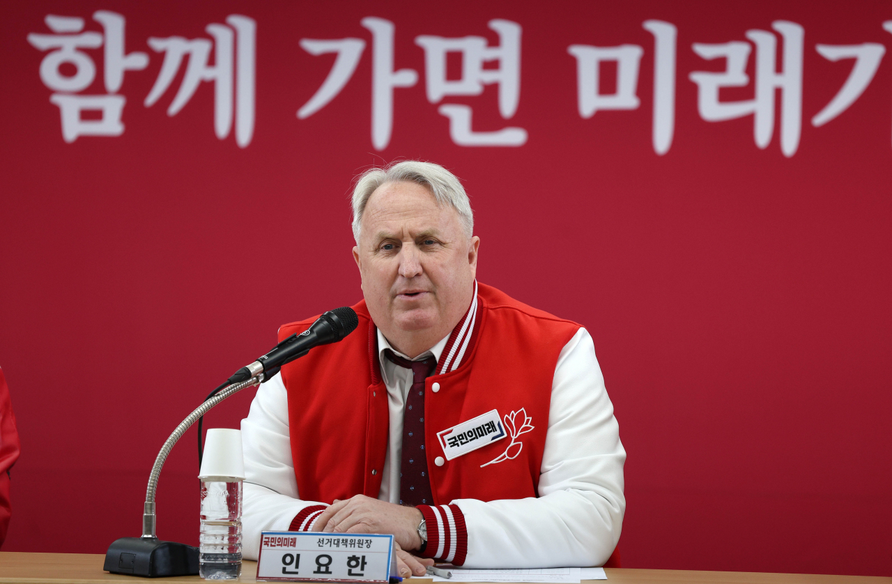 인요한 국민의미래 선거대책위원장이 26일 오전 서울 여의도 당사에서 열린 선대위 회의에 참석해 모두발언을 하고 있다. 이상섭 기자