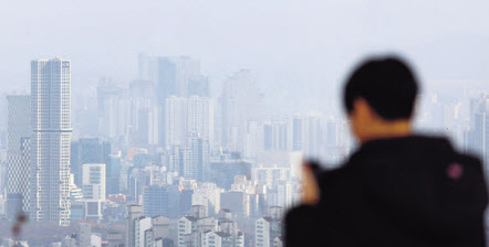 서울 남산에서 바라본 시내 아파트 모습 [연합]