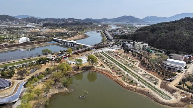 4월 1일 개장을 앞둔 순천만국가정원 스페이스 허브 정원.