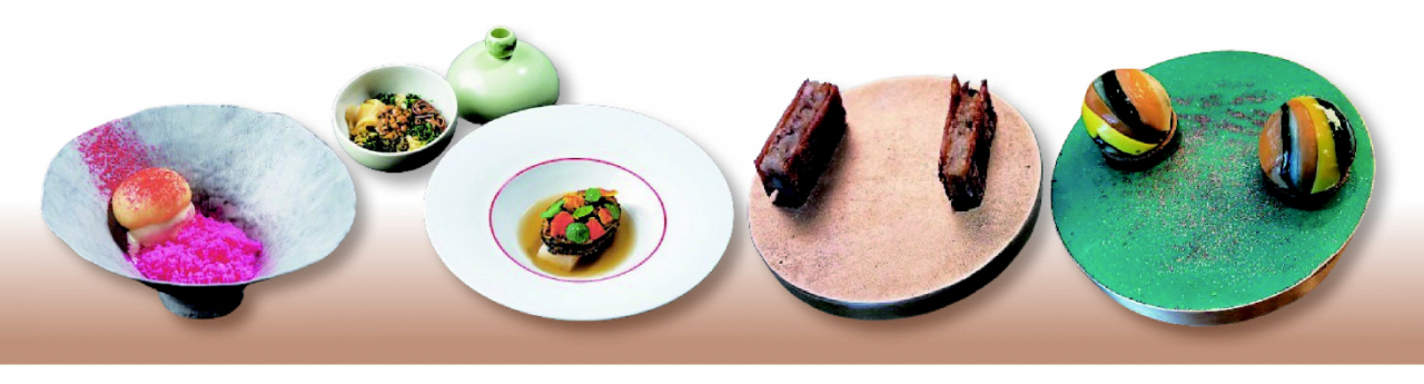 ‘쌀과 커리’ 디저트(왼쪽부터), 제주전복 육개장과 비빔밥, 스낵처럼 먹을 수 있는 바삭한 삼계탕, 작은 한입거리로 제공된 공 모양 잡채 산펠레그리노 제공. 육성연 기자