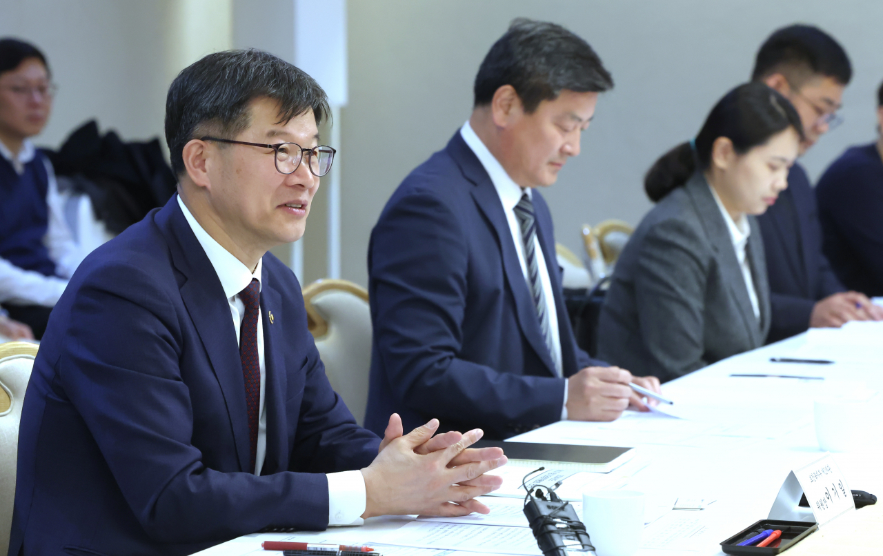 이기일 보건복지부 제1차관이 28일 서울 종로구 정부서울청사에서 열린 제1차 장기요양위원회 회의에서 발언하고 있다.[보건복지부 제공]