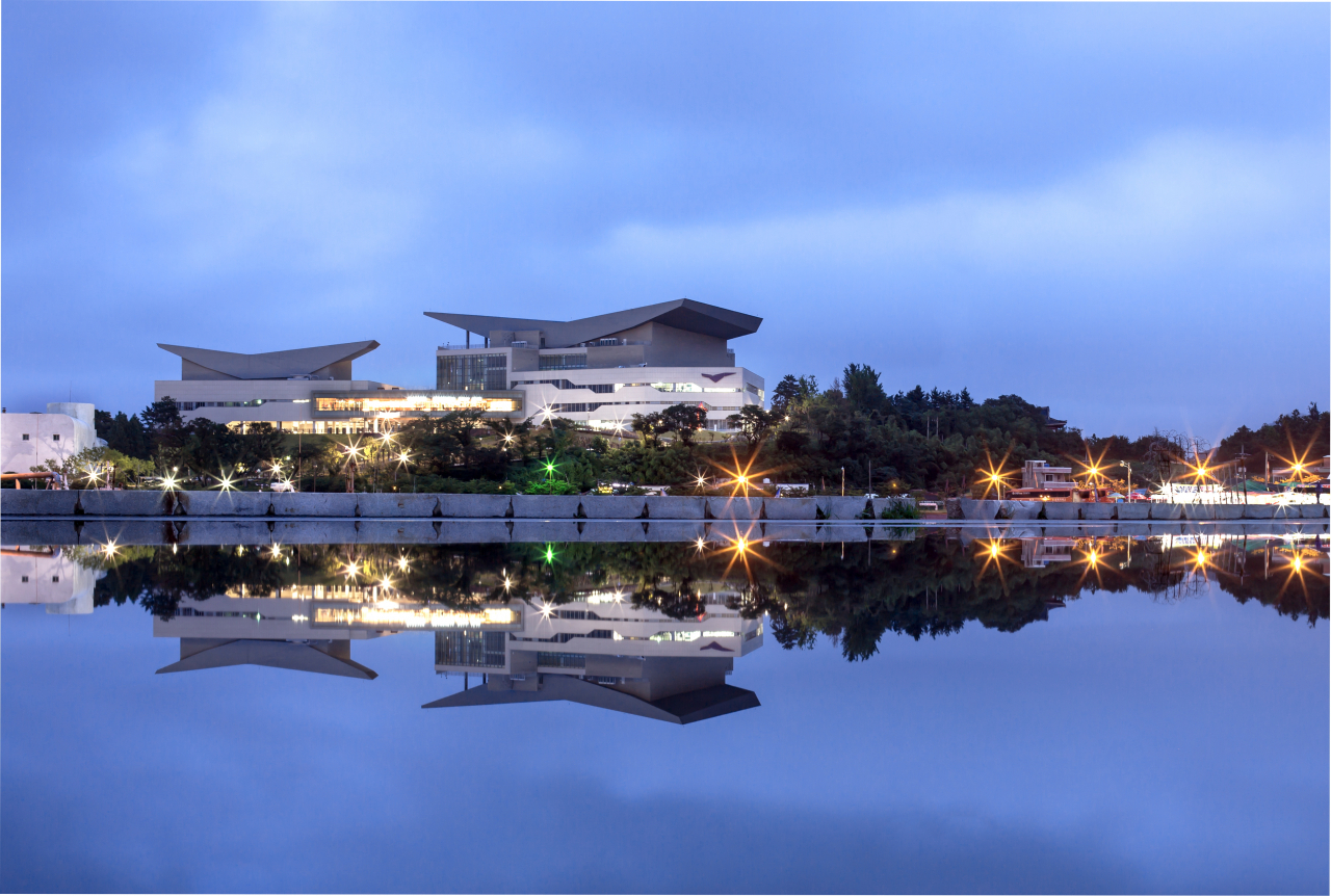 세계적 음악가 윤이상이 꿈꾸던 봄, 감동의 통영국제음악제[함영훈의 멋·맛·쉼]