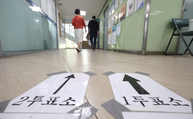 서울의 한 사전 투표소. [연합]