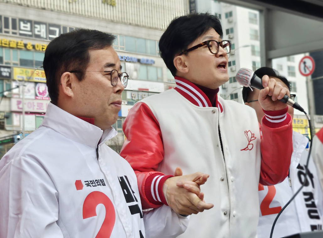 한동훈 국민의힘 비상대책위원장이 30일 부천에서 박성중 후보 지원 유세를 하고 있다. [연합]