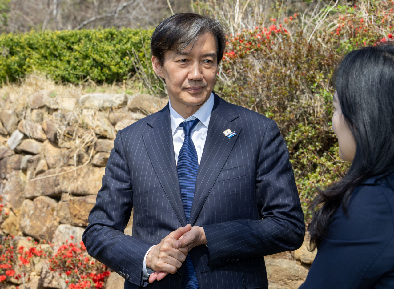 조국 조국혁신당 대표가 3월31일 부산 강서구의 선영에서 헤럴드경제와 인터뷰를 하고 있다. [조국혁신당 제공]