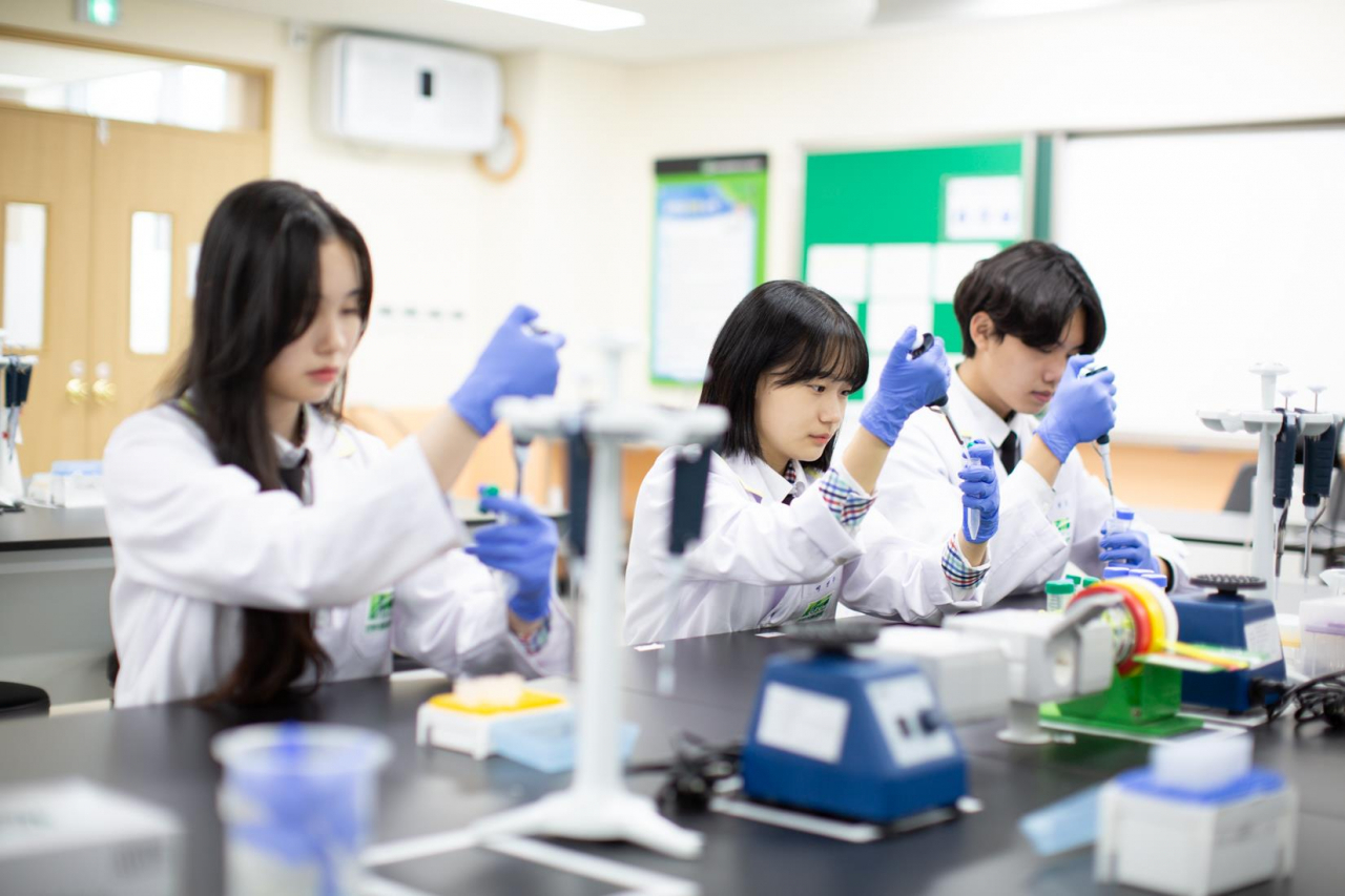 경북바이오마이스터고 시료제조 수업 장면.[경북교육청 제공]