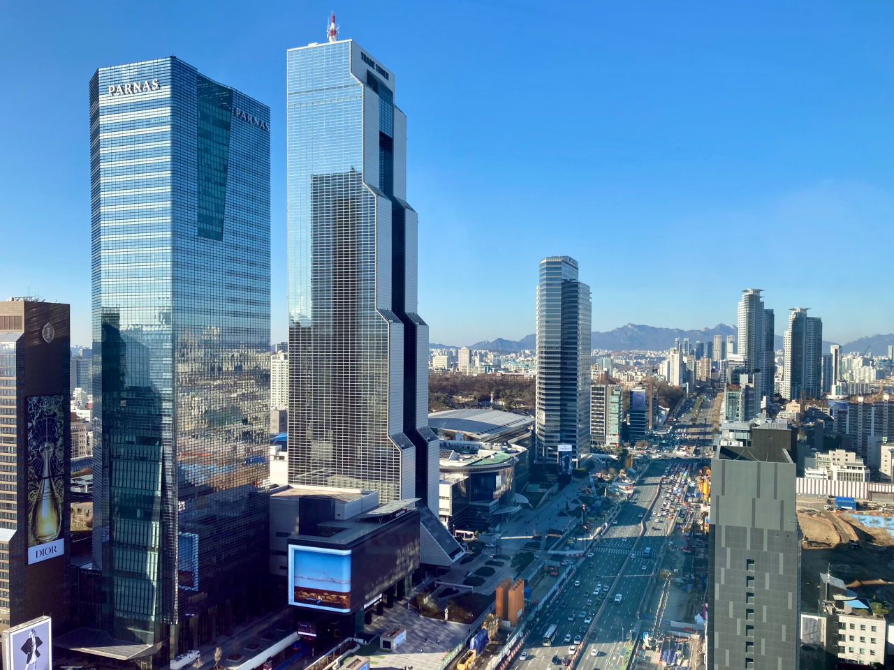 서울 강남의 파르나스 타워 [위키백과]