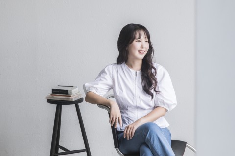 Park So-young takes readers to ‘Snowglobe’ where privacy is new currency