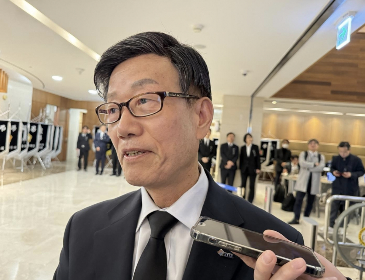 고(故) 조석래 효성그룹 명예회장 빈소 찾은 윤진식 한국무역협회 회장. [연합]