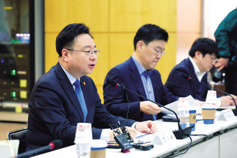 조규홍 보건복지부 장관이 3일 오전 서울 마포구 대한병원협회에서 열린 간담회에서 발언하고 있다. [연합]