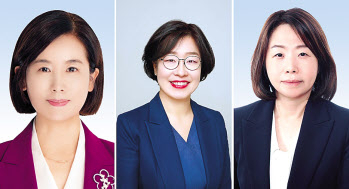 이유경(왼쪽부터) 포스코홀딩스 경영지원팀장, 김희 포스코홀딩스 탄소중립팀 탄소중립전략담당, 한미향 포스코홀딩스 커뮤니케이션팀 홍보담당