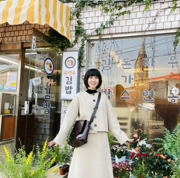 Actor Park Eun-bin, who played Woo Young-woo in "Extraordinary Attorney Woo," poses for a photo in front of the gimbap restaurant in Suwon, Gyeonggi Province. (Courtesy of Park Eun-bin)