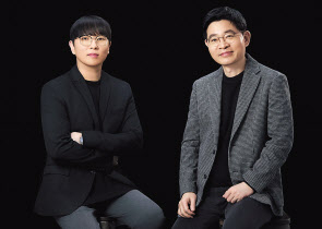 장윤중(왼쪽), 권기수 카카오엔터테인먼트 공동대표 [카카오엔터테인먼트 제공]