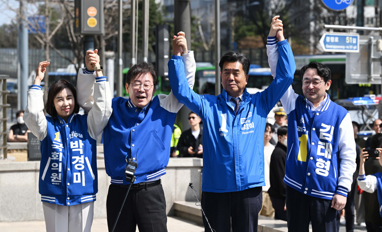 민주 “강남을 강청희 공보물 누락사고 발견…선관위, 진상 조사하라”