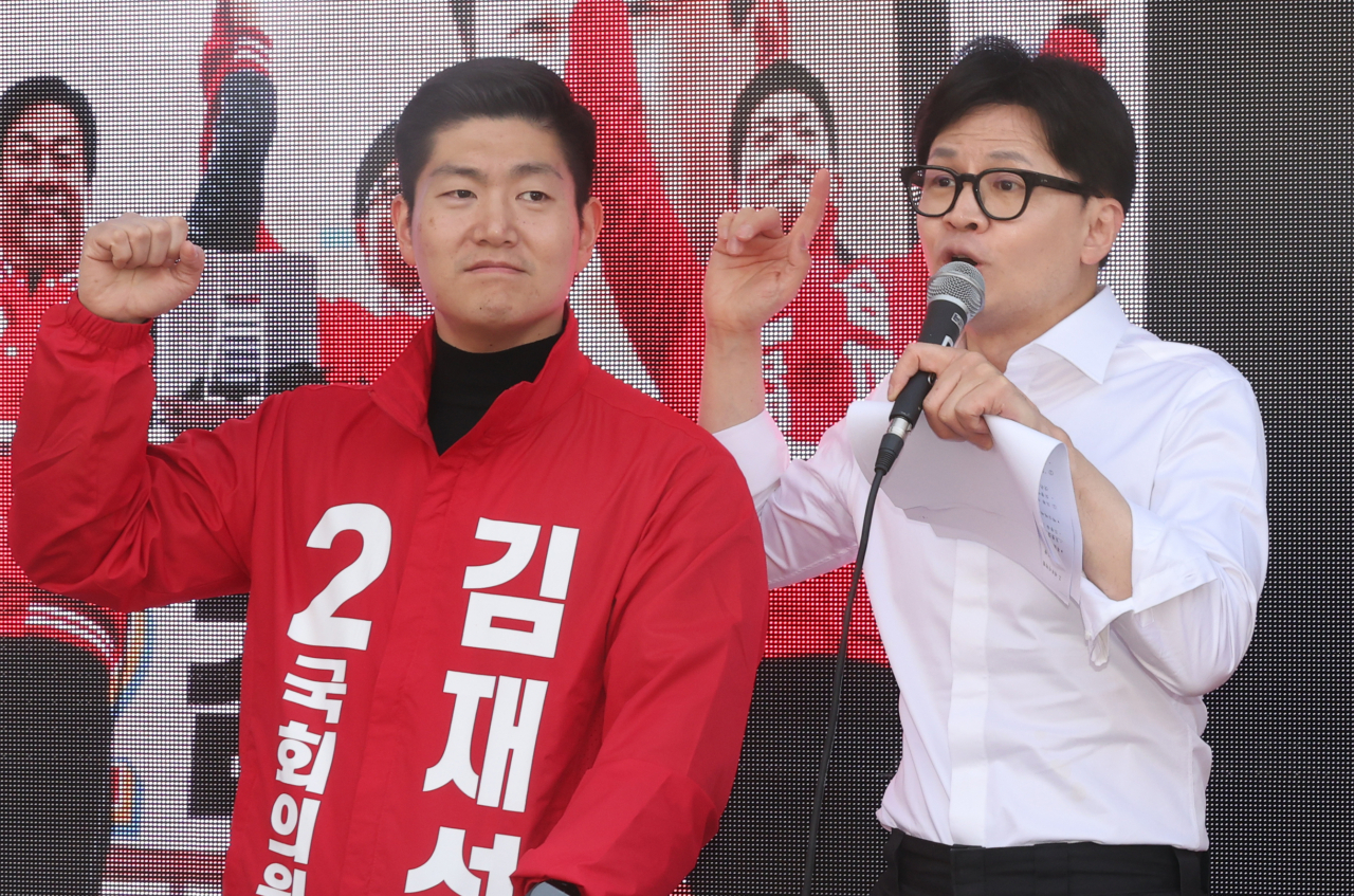 한동훈 국민의힘 비상대책위원장이 지난 4일 도봉구 창동에서 김재섭 후보 지원유세를 하고 있다. [연합]