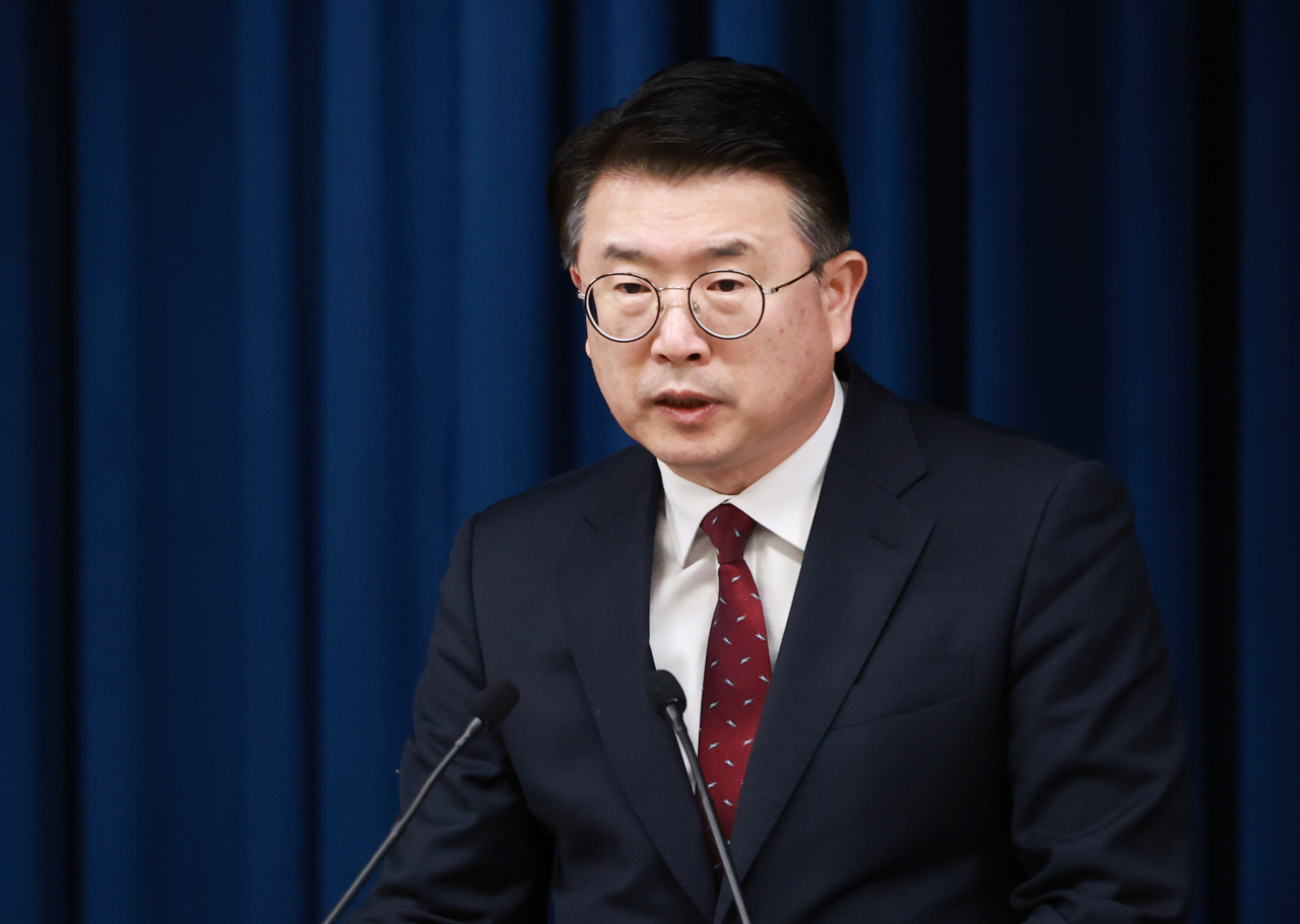 장상윤 대통령실 사회수석이 8일 오후 서울 용산 대통령실 청사에서 의대 수업 정상화 관련 브리핑을 하고 있다. [연합]