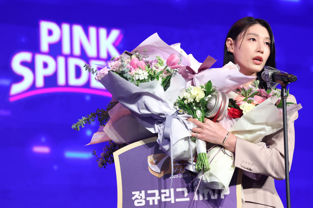 “역시 배구 퀸”…김연경, 2년 연속 정규리그 MVP