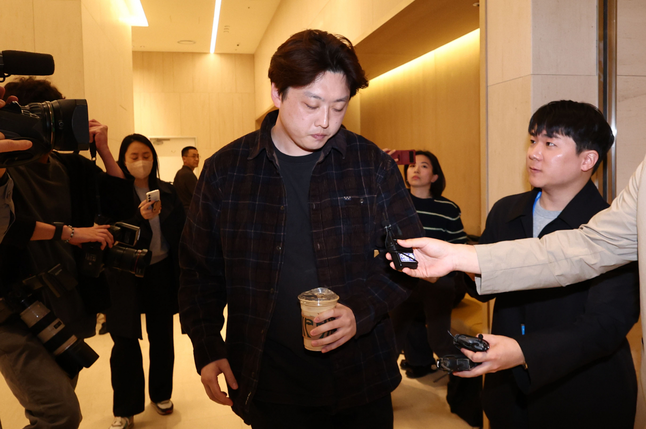 박단 대한전공의협의회(대전협) 비상대책위원회 위원장이 지난 7일 서울 용산구 대한의사협회에서 열린 의대정원 증원 저지를 위한 비대위 제7차 회의에 참석하기 위해 회의장으로 향하고 있다. [연합]
