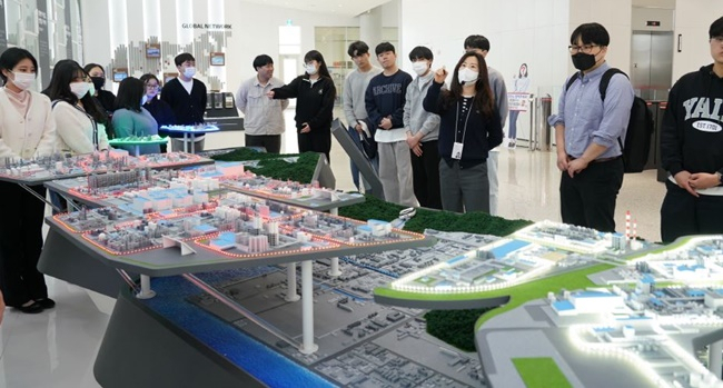 엘지화학 여수공장에서 진행된 유화산업 현장 견학.
