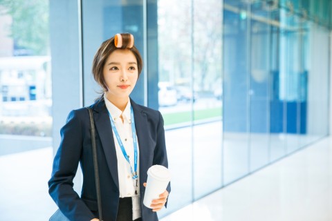 Wearing hair rollers in public: Breach of social etiquette?