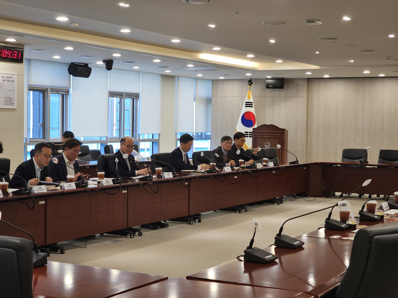 이창윤 과학기술정보통신부 1차관 주재로 열린 15개 주요대학 산학협력단장 및 한국연구재단과 간담회.[한국연구재단 제공]
