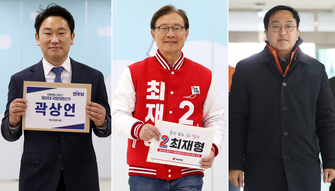 더불어민주당 곽상언(왼쪽부터), 국민의힘 최재형, 개혁신당 금태섭 후보가 제22대 총선 후보자 등록이 시작된 지난달 21일 서울 종로구선관위에 후보 등록을 하고 있다. [연합]