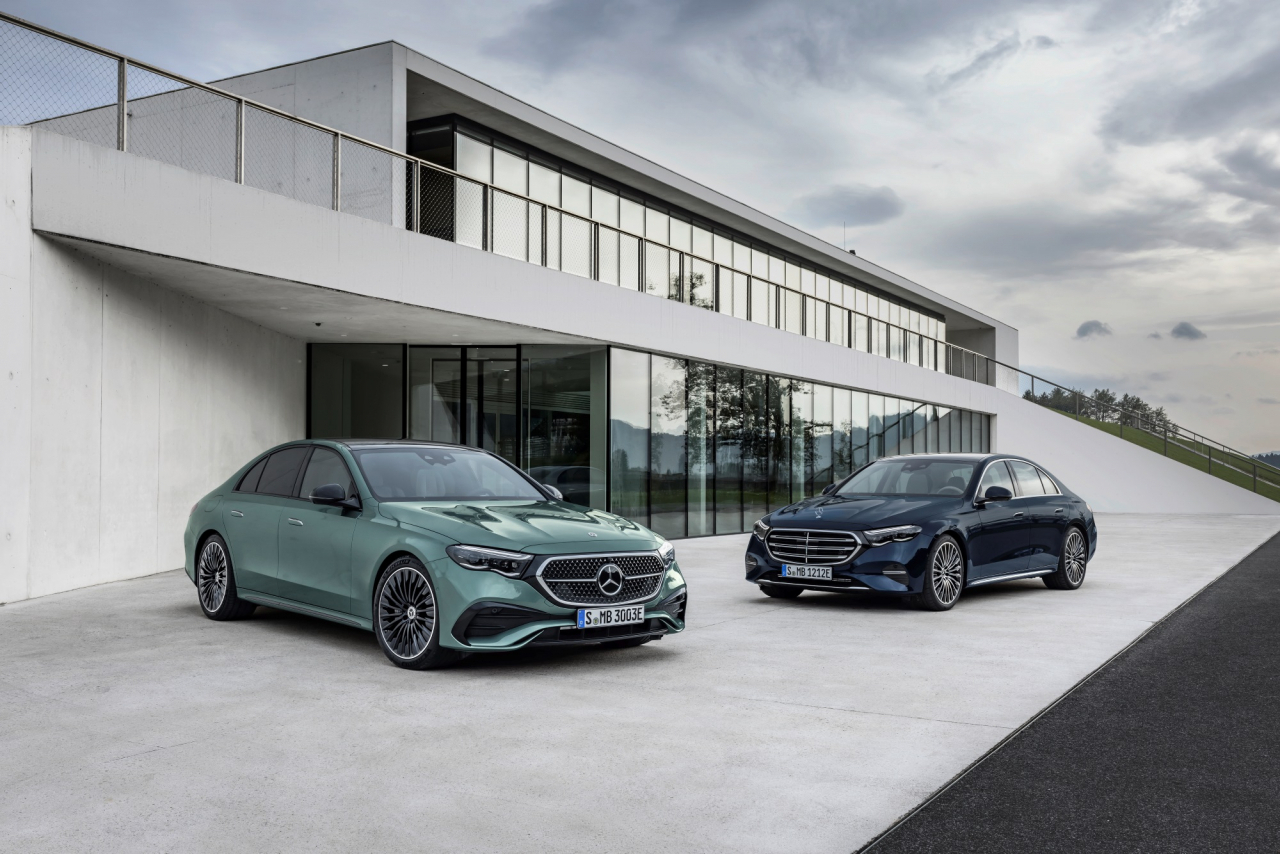 더 뉴 메르세데스-벤츠 E-클래스 AMG 라인(왼쪽)과 익스클루시브. [메르세데스-벤츠코리아]