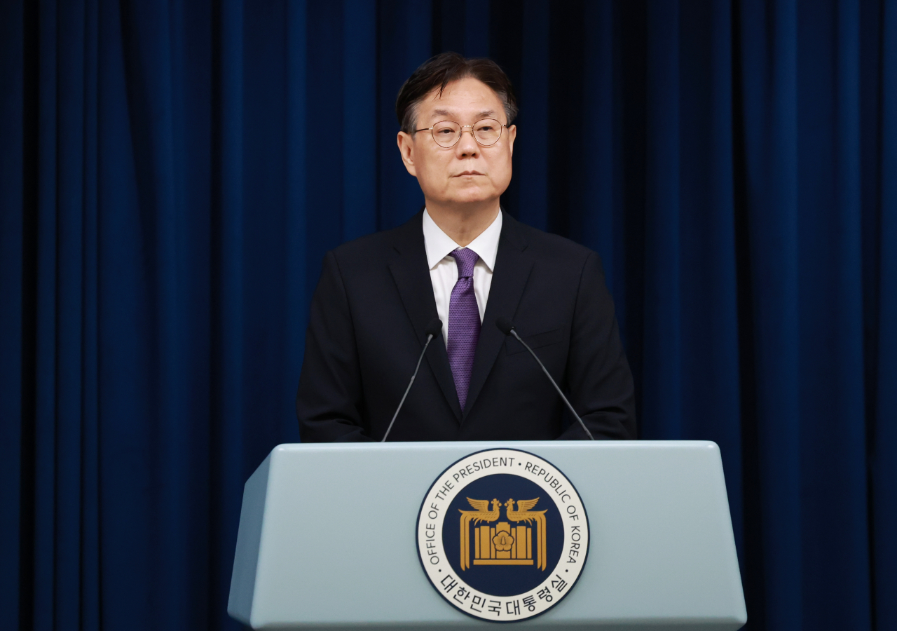 이관섭 대통령 비서실장이 11일 오전 서울 용산 대통령실 청사에서 22대 총선 관련 브리핑을 하고 있다. [연합]