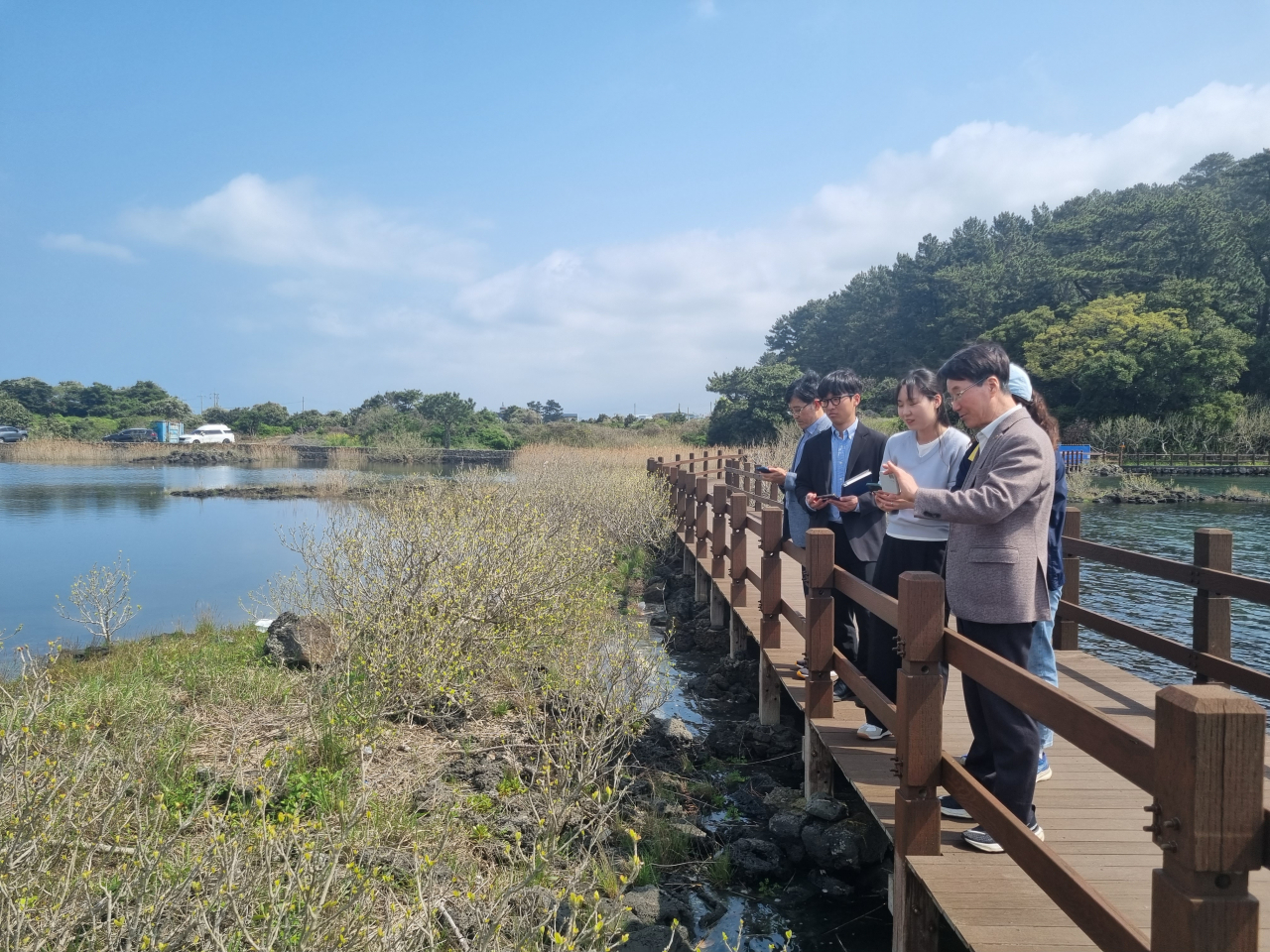 부산도시공사가 지역 기후변화에 대비하기 위해 제주도 식생조사를 실시하고 있다. [사진=부산도시공사]