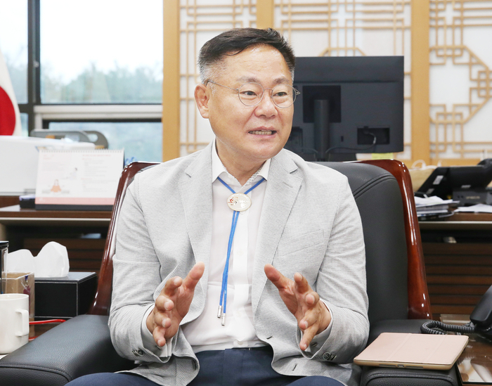 김재욱 칠곡군수는 11일 "변화하는 시대 흐름을 선도하고 호국에 머물러 있는 도시 이미지의 새로운 변화와 도시경쟁력 향상을 위해 eco 칠곡 프로젝트를 시작한다"고 밝혔다.[칠곡군 제공]