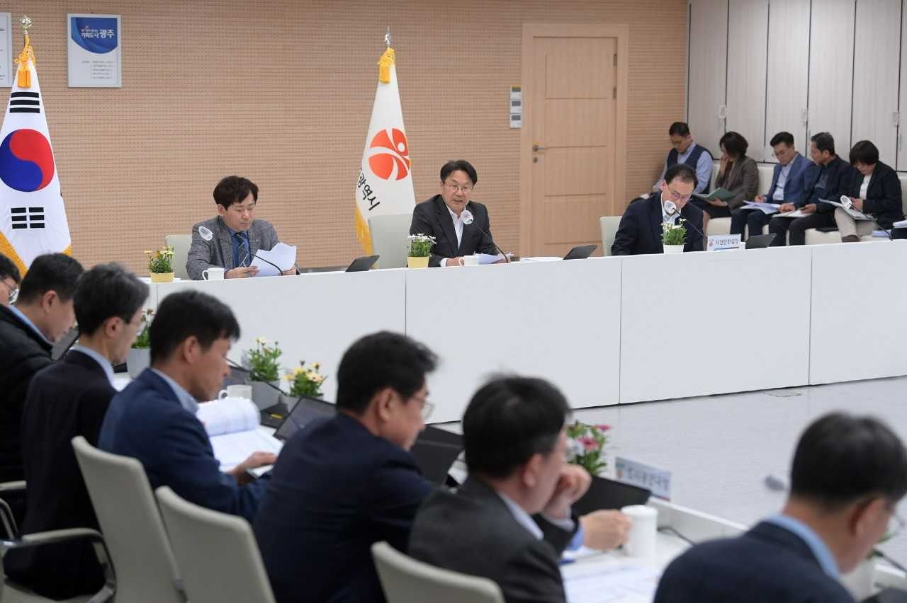 민주당이 싹슬이한 광주의 정치지형이 내년 살림 확보에 약이 될지, 독이될지도 궁금하다.