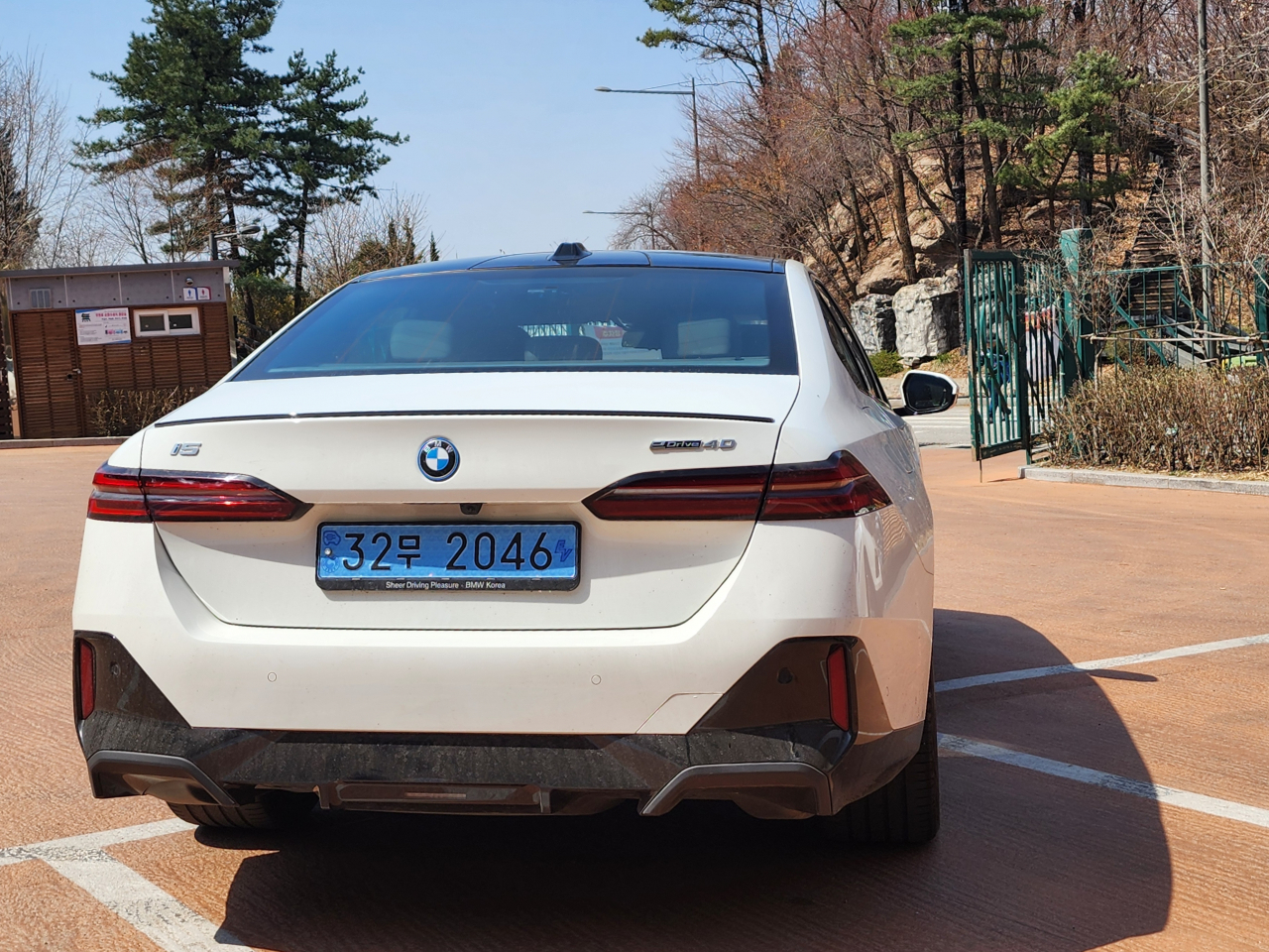 BMW 뉴 i5 eDrive40 후면 모습. 김성우 기자