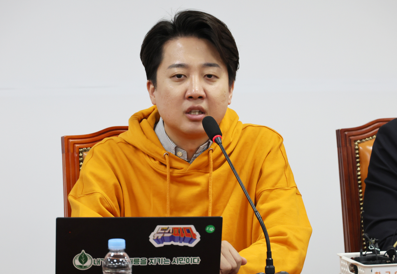 개혁신당 이준석 대표가 11일 국회에서 열린 개혁신당 중앙선거대책위원회 해단식에서 발언하고 있다. 연합뉴스